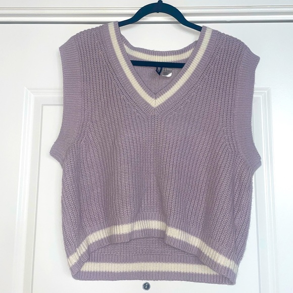 H&M Tops - Lavender Knit Oversized Vest